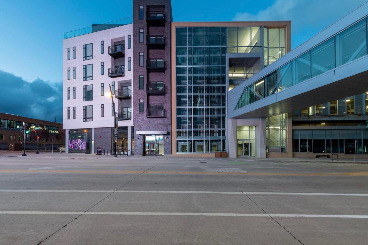 Modern 1Br Apt With Skywalk To Fiserv, Rooftop, And Parking Milwaukee Buitenkant foto