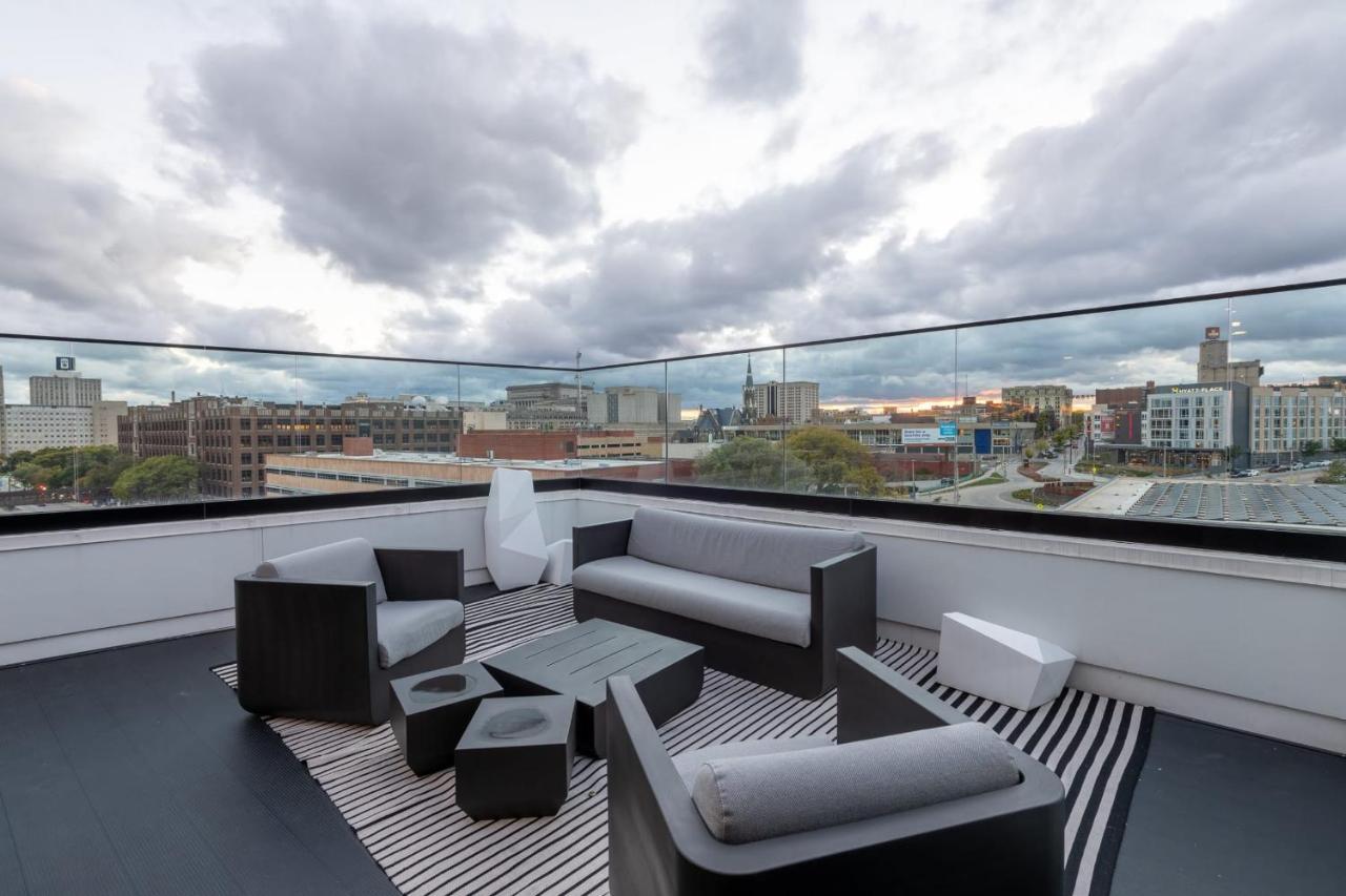 Modern 1Br Apt With Skywalk To Fiserv, Rooftop, And Parking Milwaukee Buitenkant foto