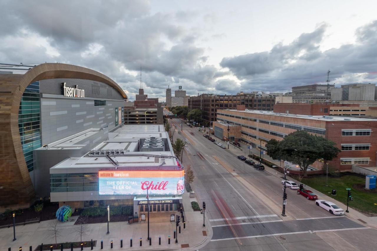 Modern 1Br Apt With Skywalk To Fiserv, Rooftop, And Parking Milwaukee Buitenkant foto