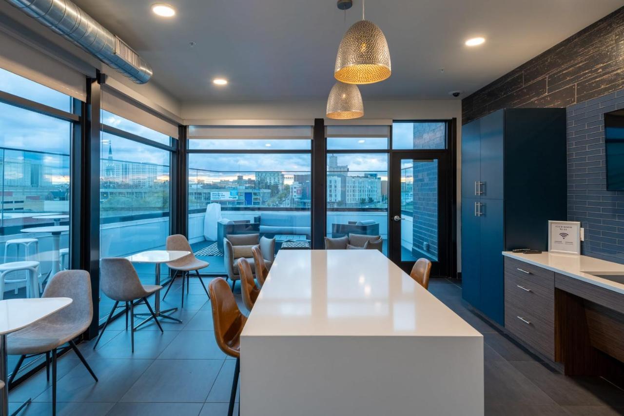 Modern 1Br Apt With Skywalk To Fiserv, Rooftop, And Parking Milwaukee Buitenkant foto