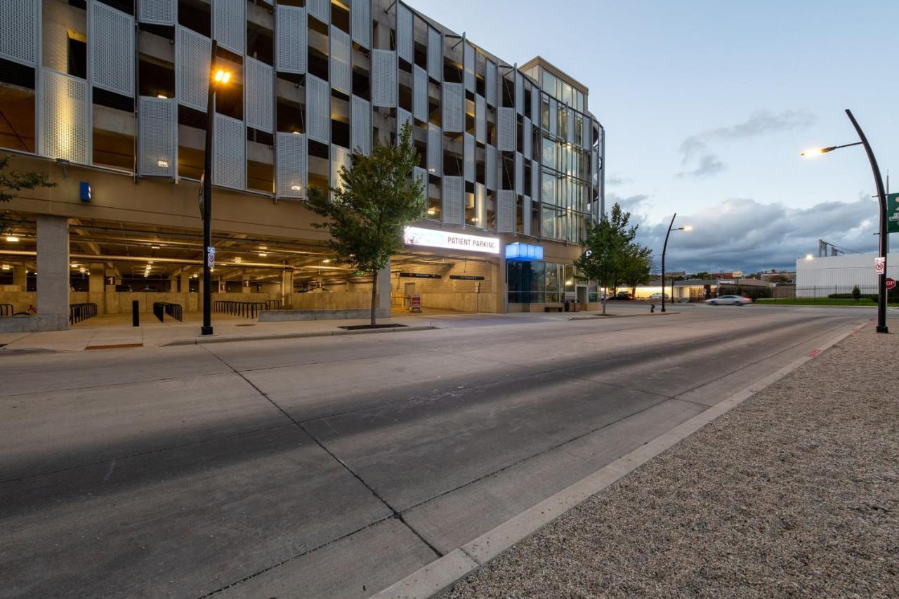 Modern 1Br Apt With Skywalk To Fiserv, Rooftop, And Parking Milwaukee Buitenkant foto