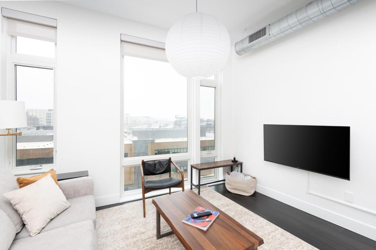 Modern 1Br Apt With Skywalk To Fiserv, Rooftop, And Parking Milwaukee Buitenkant foto
